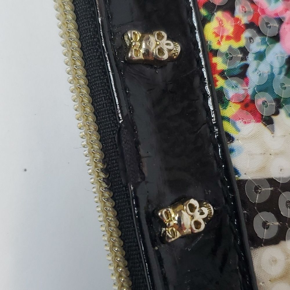 Betsey Johnson Sequined Flowers and Stripes Wristlet Gold Toned Accents - Picture 10 of 11